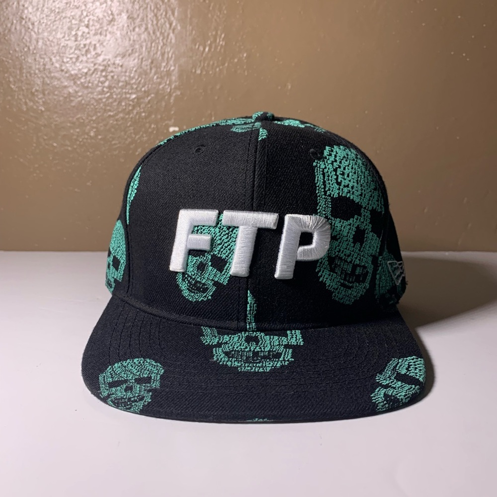 FTP glow in the dark skull fitted size 7